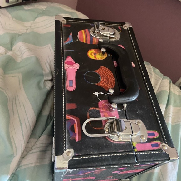 Jewelry and Make Up Carry Case w/HandlE NWT - Picture 2 of 5